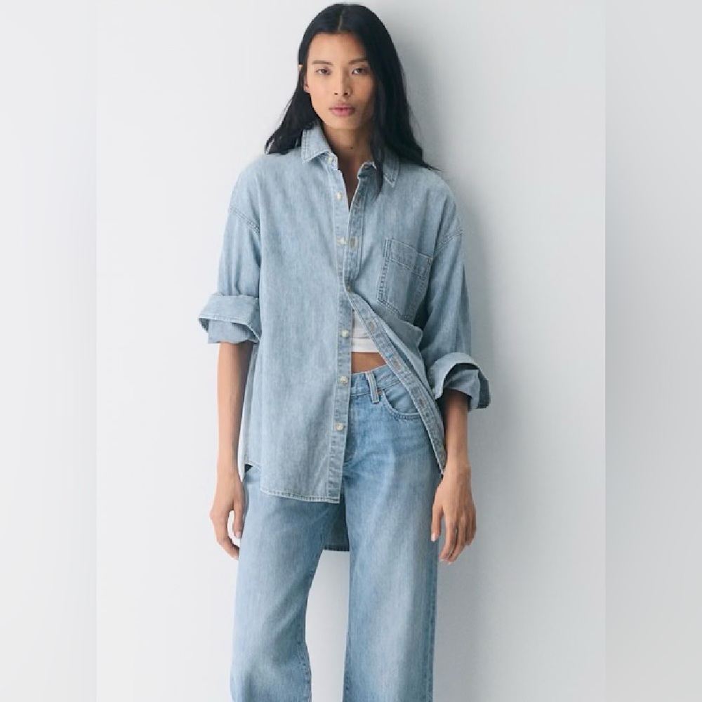 Aritzia Denim Forum The 80s Comfy Denim Shirt Size Medium
